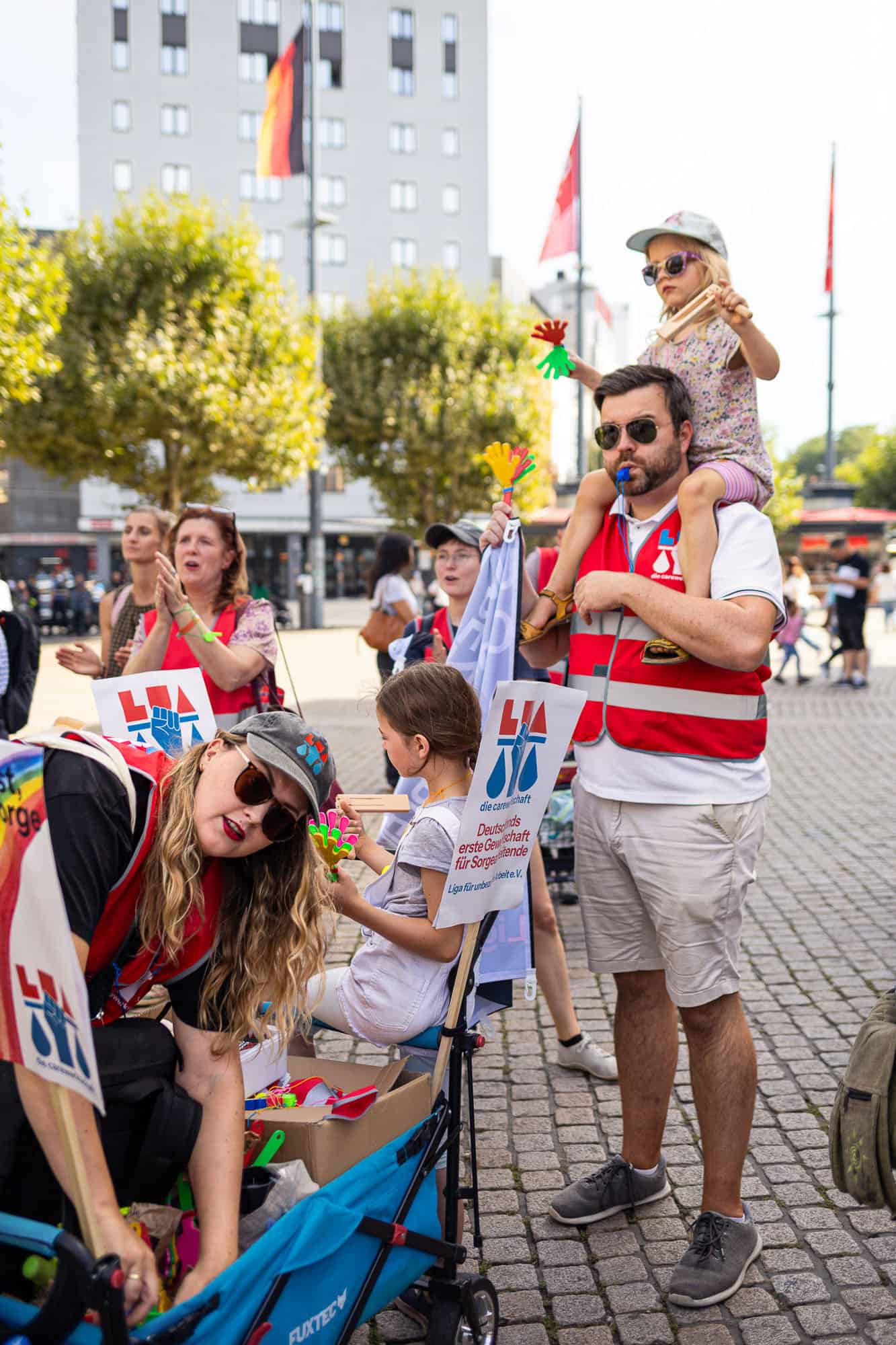 Demonstration in Mainz 2025 mit Frauen und Kindern für die Rechte von Müttern.
