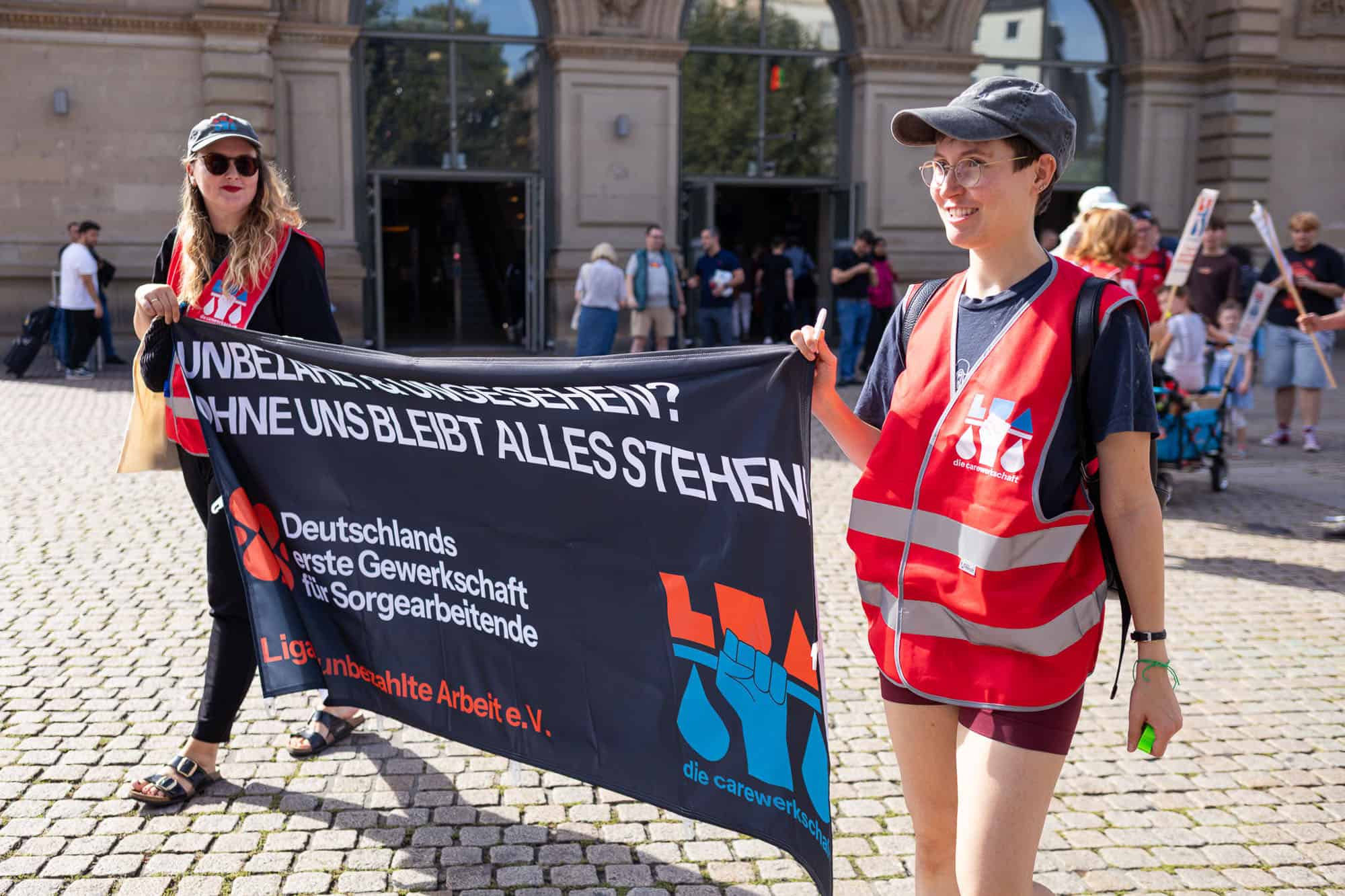 Demonstration in Mainz 2025 mit Frauen und Kindern für die Rechte von Müttern.